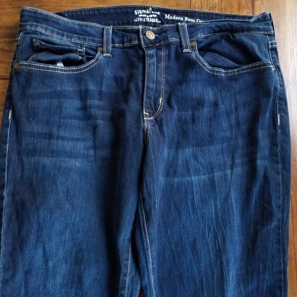 Levi Strauss & Co Women’s Jeans size 33w 28L
